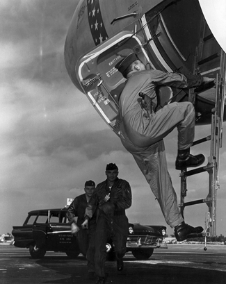 Crew alert, 1960